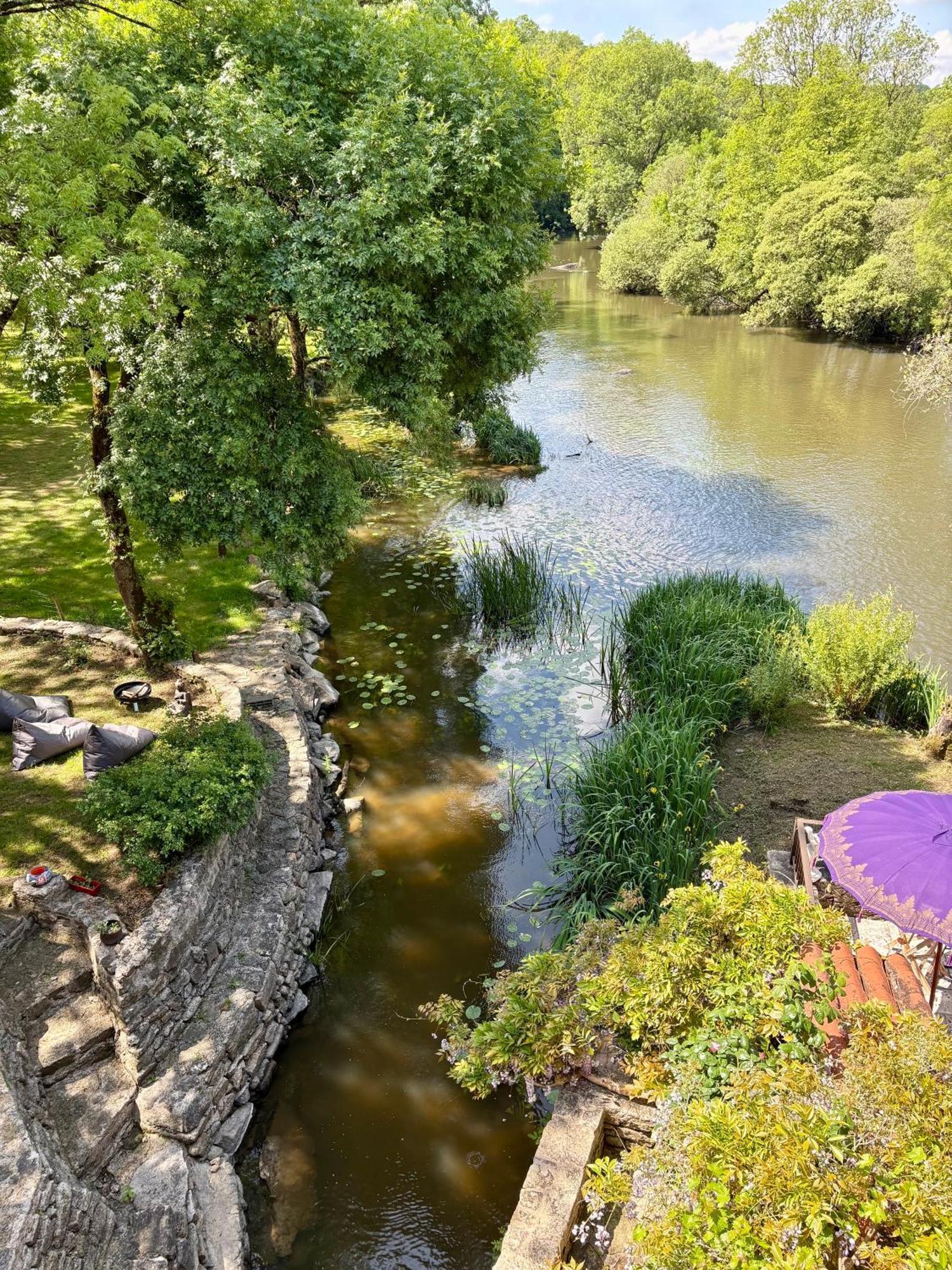 Le Moulin Du Guy, Proche Du Puy Dufou Bed and Breakfast Chanverrie Εξωτερικό φωτογραφία